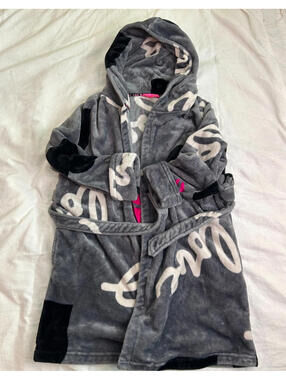 Betsey Johnson Gray Pink Kiss Love Plush Hooded Lounger Bath Robe Size XS Small
